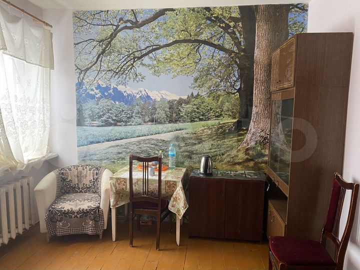 Комната 16 м² в 6-к., 2/2 эт.