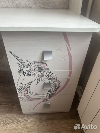 Детский письменный стол