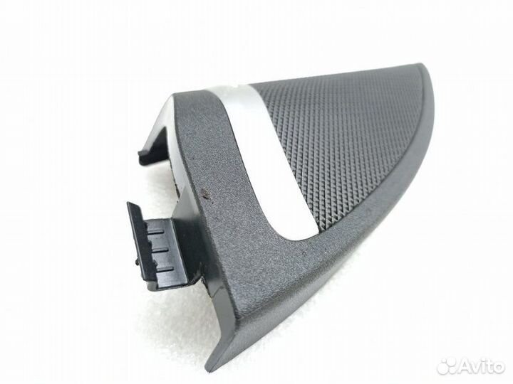 Накладка крепления зеркала передняя левая