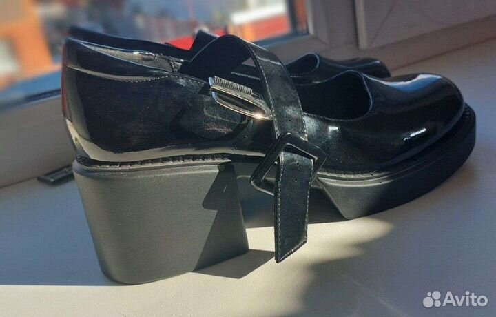 Туфли женские 37 размера, новые, лакированная кожа