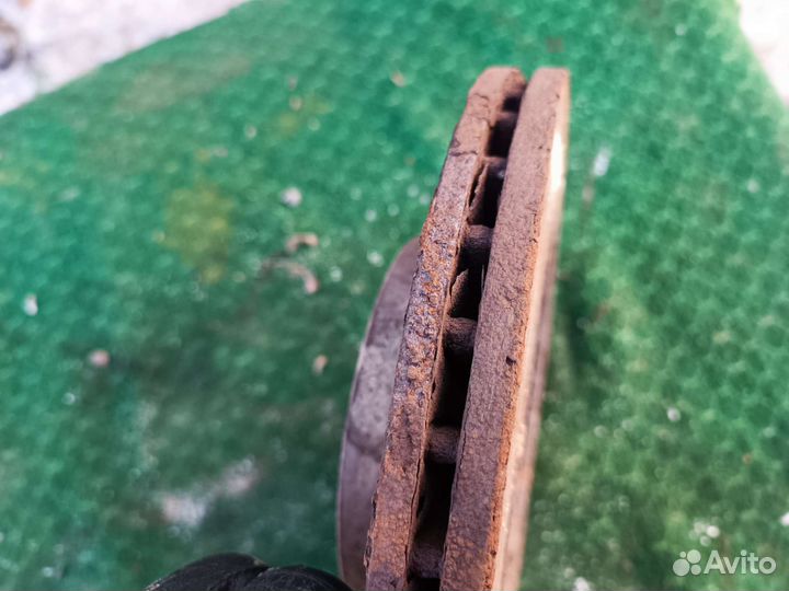 Диск тормозной передний Toyota Corolla8 E110 2000г