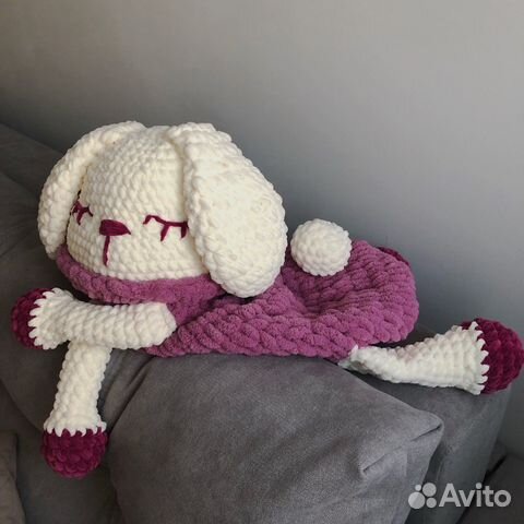 Вязаная игрушка - пижамница Зайчик