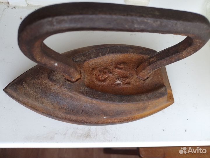 Чугунный утюг