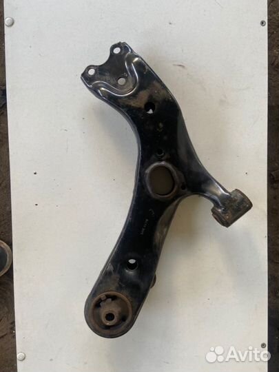 Рычаг передний левый Toyota Auris E150 1ZR-FE 2007