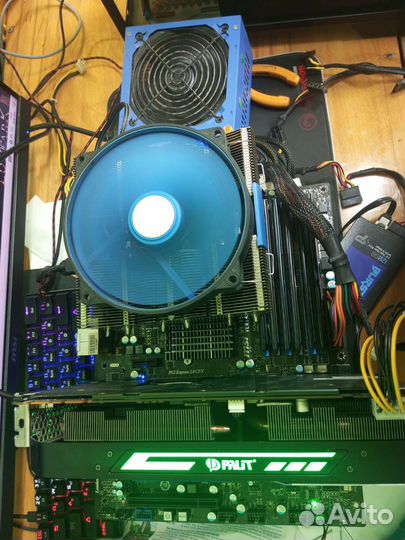 Материнская плата с процессором и памятью