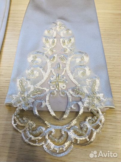 Перчатки нарядные белые