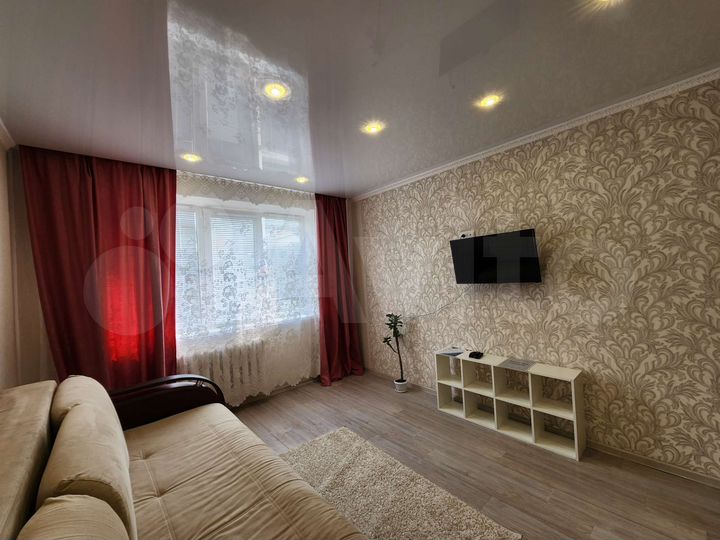 2-к. квартира, 50 м², 1/9 эт.