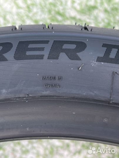 Royal Black Royal Explorer II 235/40 R19 96Y