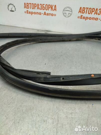 Уплотнитель задний правый Hyundai Elantra Hd седан