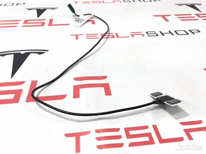 Bluetooth антенна Tesla Model S 2015 1052393-00-B