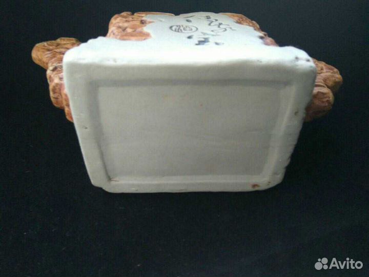 Статуэтка Будды и чайный набор из Китая