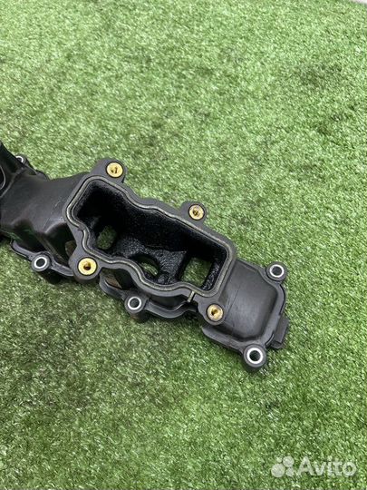 Коллектор впускной правый Audi Q7 4L 3.0 дизель