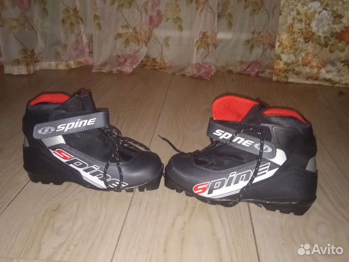 Лыжные ботинки