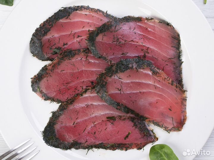 Слайсы тунца холодного копчения