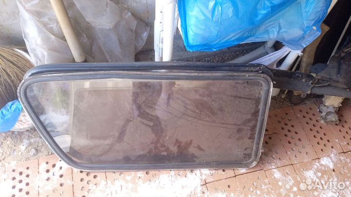 Стекло заднее боковое на ниву