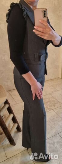Брючный костюм новый серый стрейч +боди полушерст