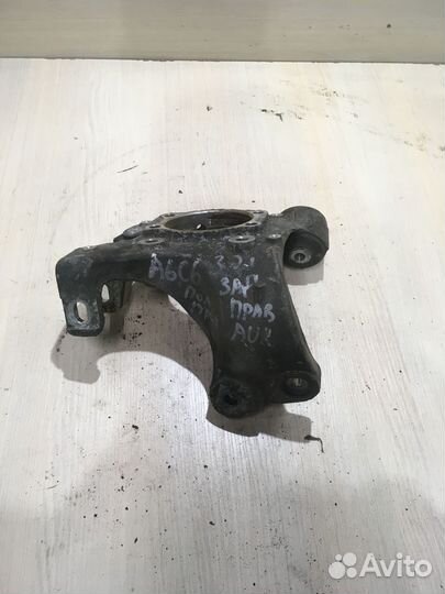 Кулак задний правый Ауди А6 С6 AUK 3.2