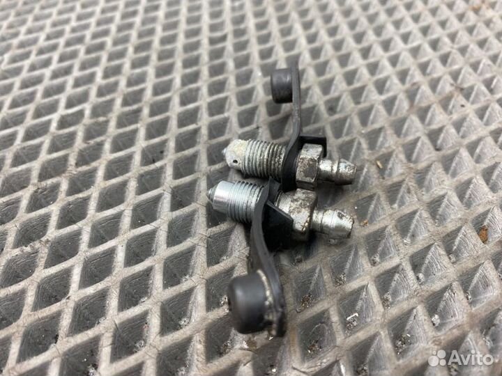 Суппорта передние Volkswagen Tiguan 5N1