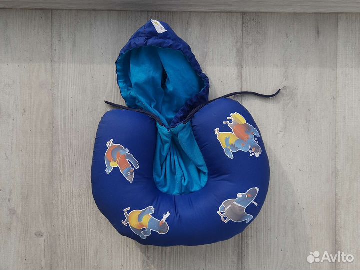 Подушка на шею. С капюшоном и голубями