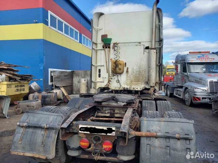Тягач Freightliner в разбор