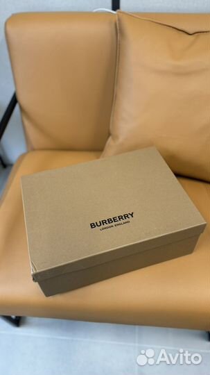 Новые кроссовки Burberry