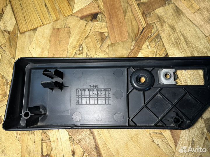 Рамка номера передняя Toyota RAV4 40