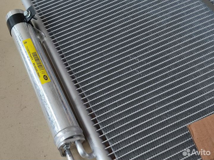 Радиатор кондиционера LR137975 Range Rover