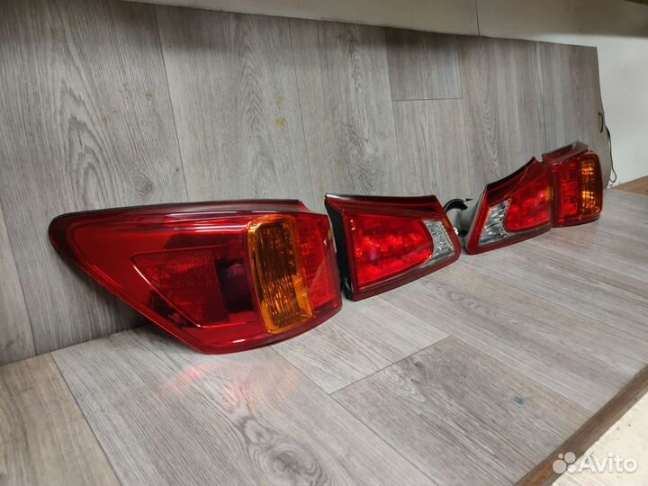 Задние фонари на Lexus is