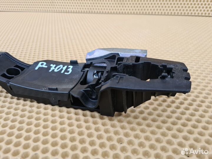 Кронштейн ручки двери левый Infiniti