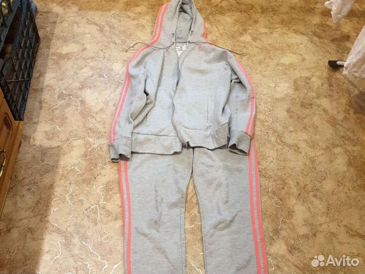 Продам спортивный костюм женский adidas