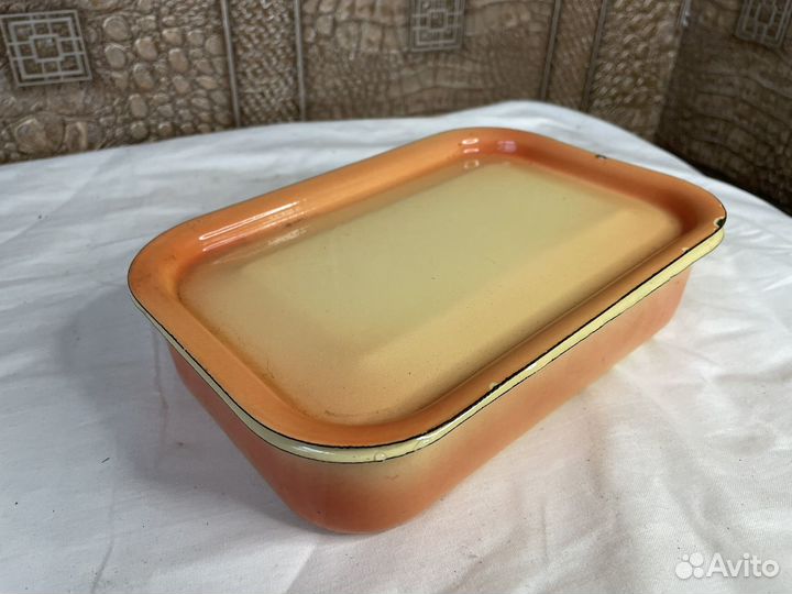 Эмалированная баночка с крышкой СССР