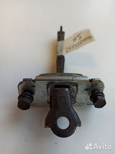 Ограничитель двери зад лев Hyundai Solaris 1 рест