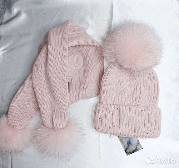 Шапка и шарф с натуральными помпонами