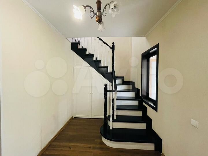 Коттедж 261 м² на участке 17 сот.