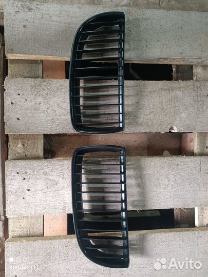 Решетка радиатора (Ноздри) Е90 дорест