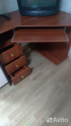 Стол компьютерный