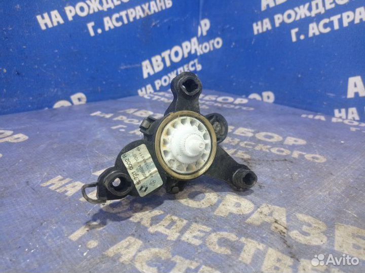 Ручка стеклоподъёмника Renault Fluence 1 седан