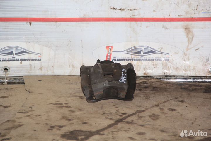 Суппорт перед право c Toyota Raum NCZ20 1NZ-FE