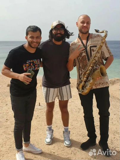 Саксофонист на праздник