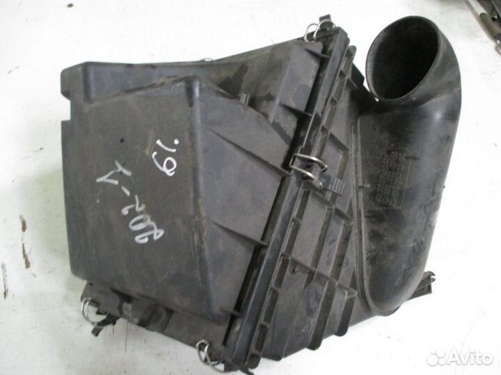 Корпус воздушного фильтра Mercedes-Benz E-Class