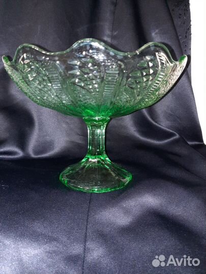 Ваза.Тортница на ножке. Неман, карамельное стекло