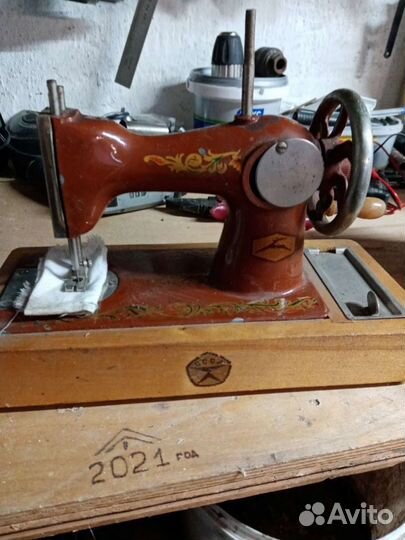Швейная машина ручная