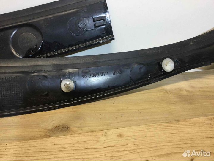 Дождевик Peugeot 206 9630607377; 9630607577 Rfn