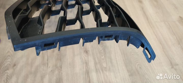 Решетка переднего бампер Mitsubishi Pajero Sport 3