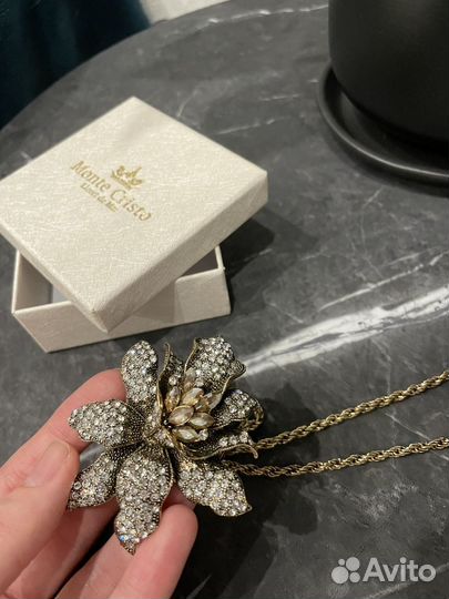 Брошь цветок