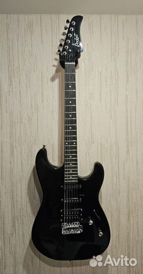 Электрогитара в комплекте с усилителем и чехлом