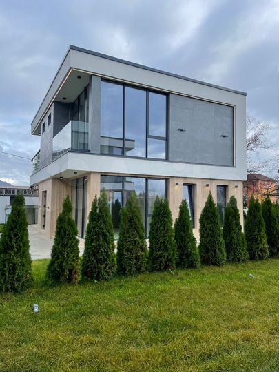 Коттедж 220 м² на участке 8 сот.