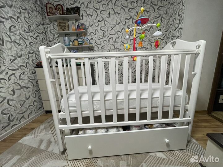 Детская кровать для новорожденных с маятником