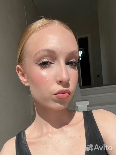 Модель на макияж