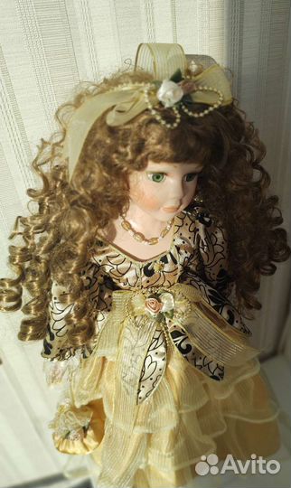 Кукла фарфоровая большая